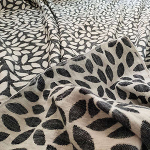 Open image in slideshow, French Linen Jacquard Linen Blanket
